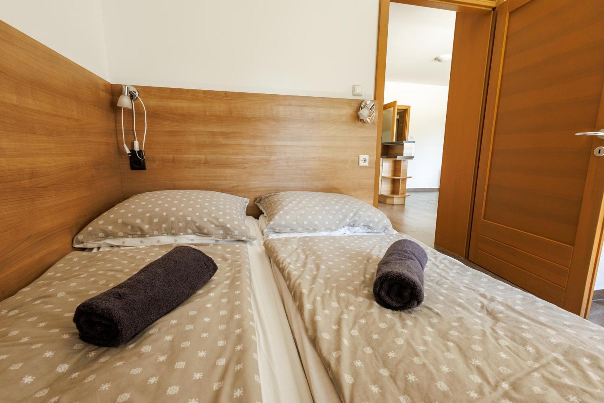 Jacht Apartmanok Balatonfured Bagian luar foto