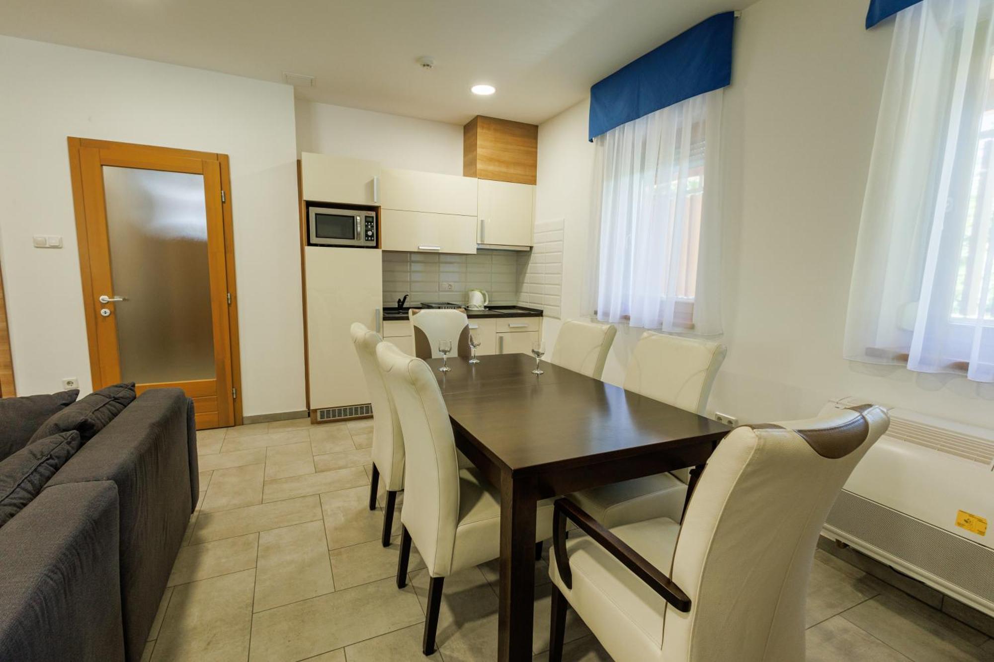 Jacht Apartmanok Balatonfured Bagian luar foto