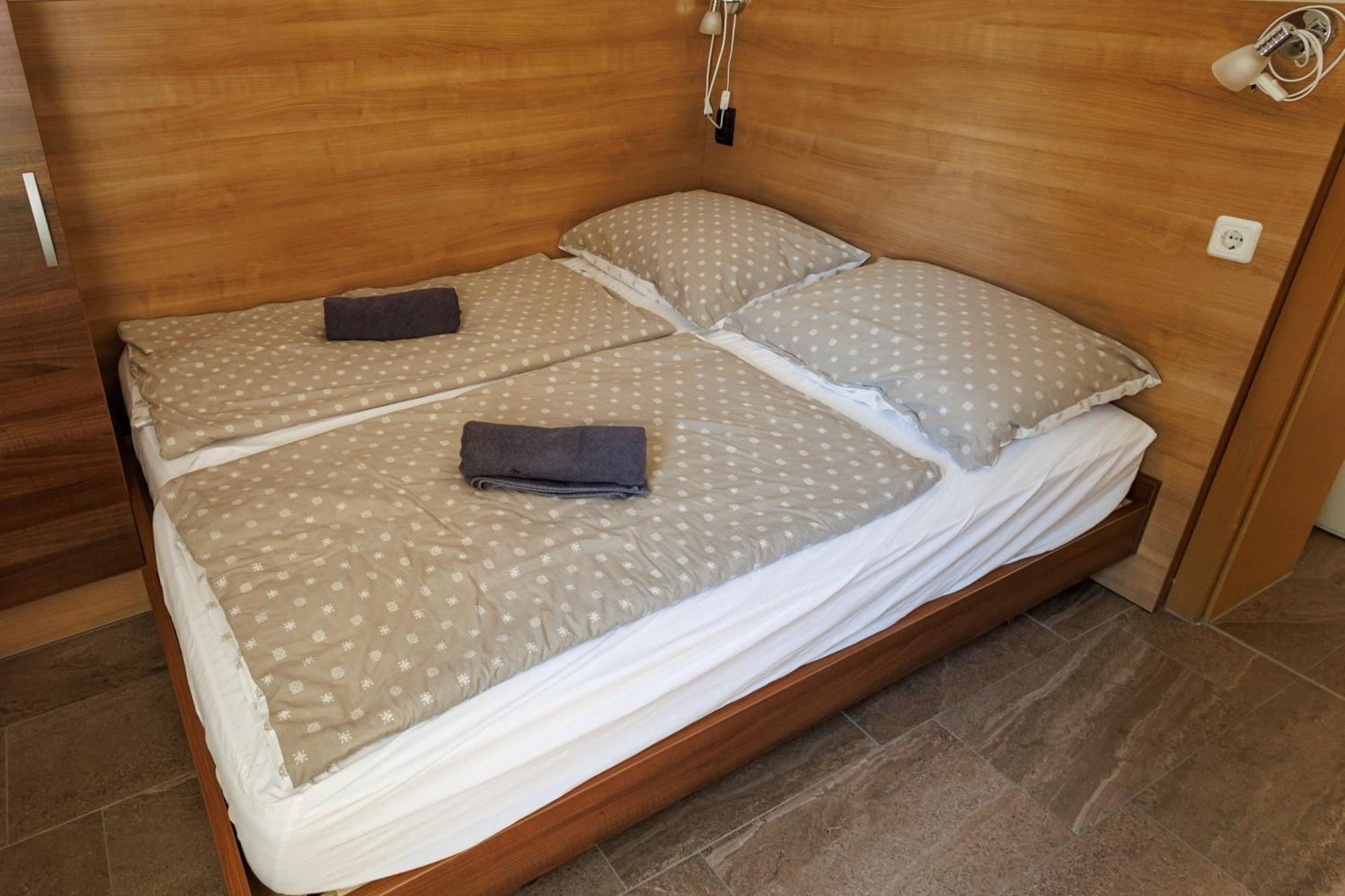 Jacht Apartmanok Balatonfured Bagian luar foto