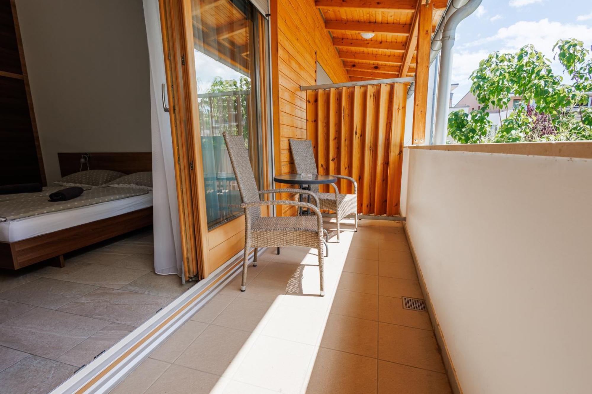 Jacht Apartmanok Balatonfured Bagian luar foto